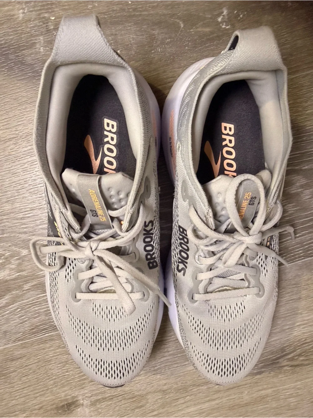 Brooks Adrenaline GTS 25 Gray Peach Running Shoes Wide D Sz 8.5